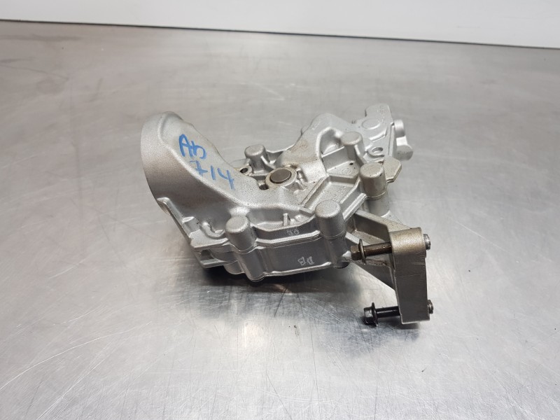 Recambio de bomba aceite para citroen c4 picasso puretech referencia OEM IAM 9801943580  