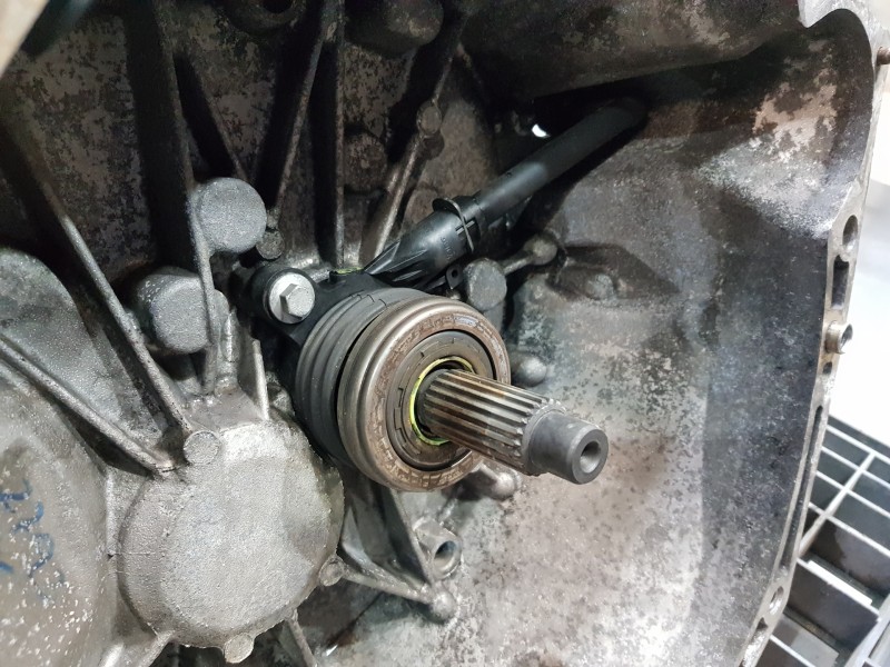 Recambio de caja cambios para renault megane iii berlina 5 p authentique referencia OEM IAM 8201184199 TL4045 320106030R