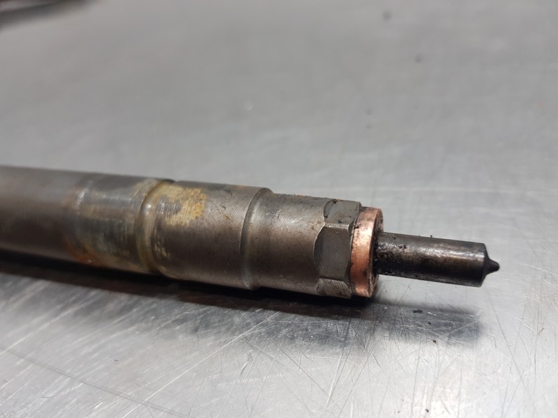 Recambio de inyector para opel vivaro b kasten/combi furgón referencia OEM IAM 0445110546  