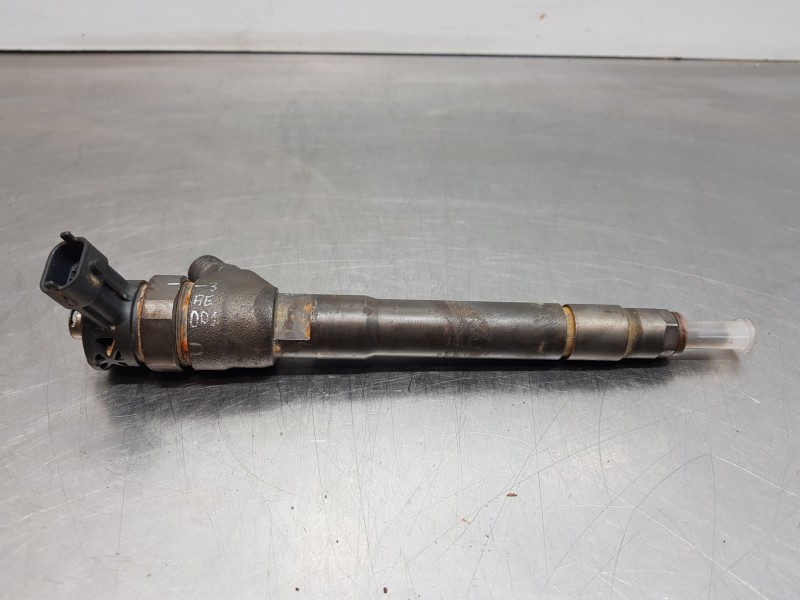 Recambio de inyector para opel vivaro b kasten/combi furgón referencia OEM IAM 0445110546  