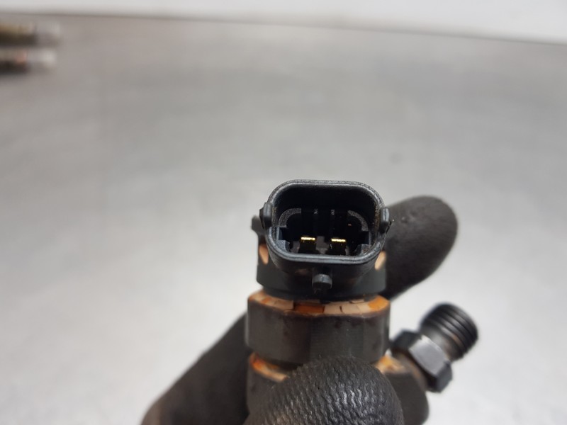 Recambio de inyector para opel vivaro b kasten/combi furgón referencia OEM IAM 0445110546  
