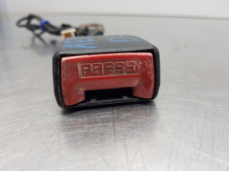 Recambio de enganche del cinturon delantero izq para nissan micra (k12e) tekna referencia OEM IAM 86842AX611  