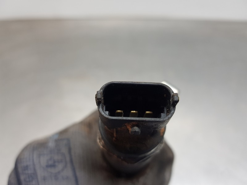 Recambio de rampa inyectora para opel vivaro b kasten/combi furgón referencia OEM IAM 175210542R 95519606 