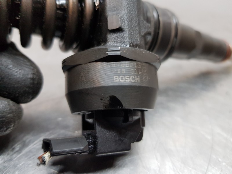 Recambio de inyector para volkswagen polo (9n3) advance referencia OEM IAM 038130073AG 0414720215 