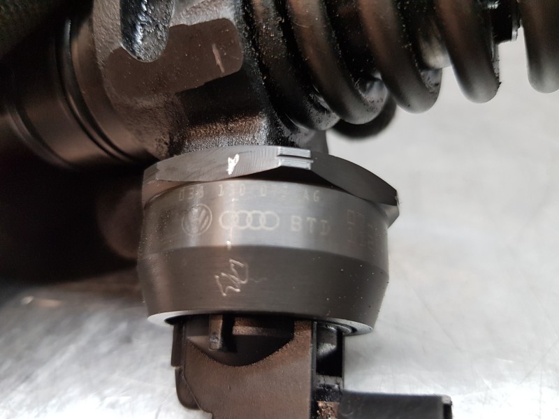 Recambio de inyector para volkswagen polo (9n3) advance referencia OEM IAM 038130073AG 0414720215 