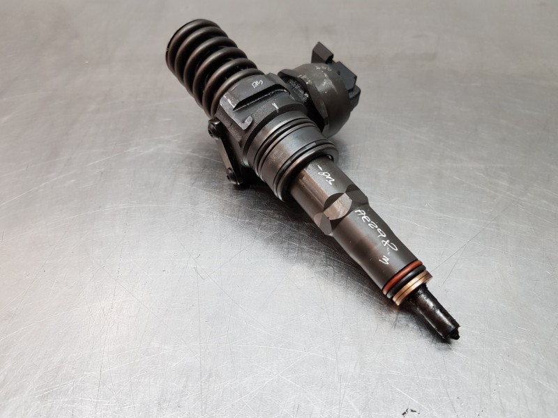 Recambio de inyector para volkswagen polo (9n3) advance referencia OEM IAM 038130073AG 0414720215 