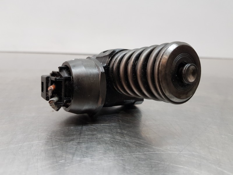 Recambio de inyector para volkswagen polo (9n3) advance referencia OEM IAM 038130073AG 0414720215 