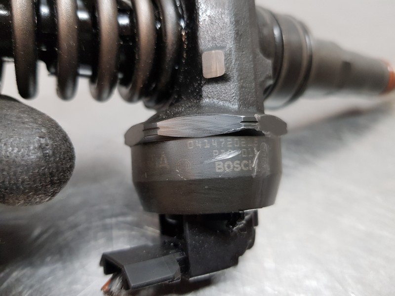 Recambio de inyector para volkswagen polo (9n3) advance referencia OEM IAM 038130073AG 0414720215 