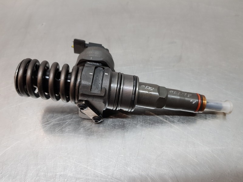 Recambio de inyector para volkswagen polo (9n3) advance referencia OEM IAM 038130073AG 0414720215 