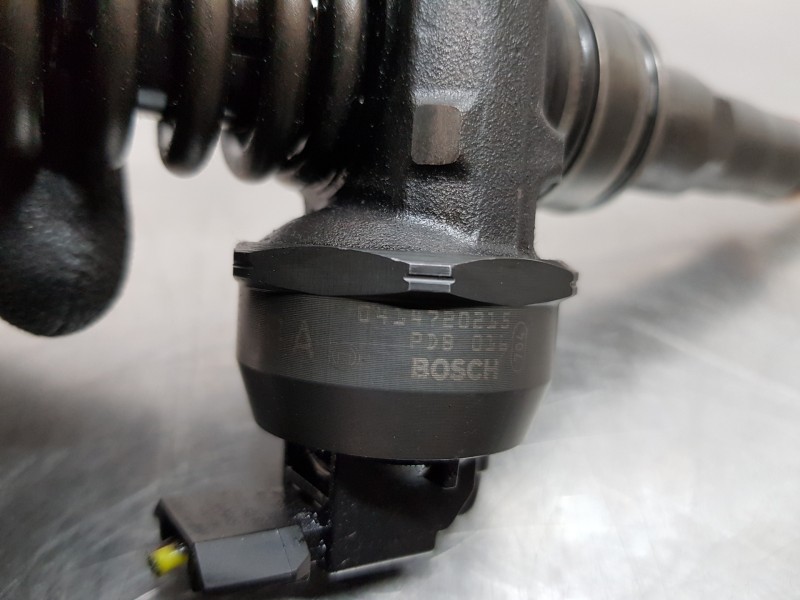 Recambio de inyector para volkswagen polo (9n3) advance referencia OEM IAM 038130073AG 0414720215 