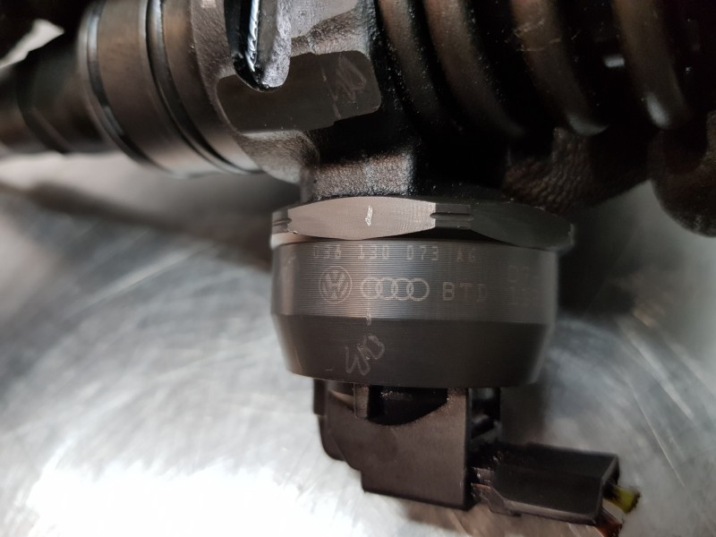 Recambio de inyector para volkswagen polo (9n3) advance referencia OEM IAM 038130073AG 0414720215 