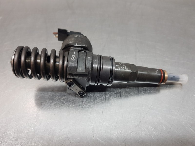 Recambio de inyector para seat leon (1m1) signa referencia OEM IAM 038130073AG 0414720215 