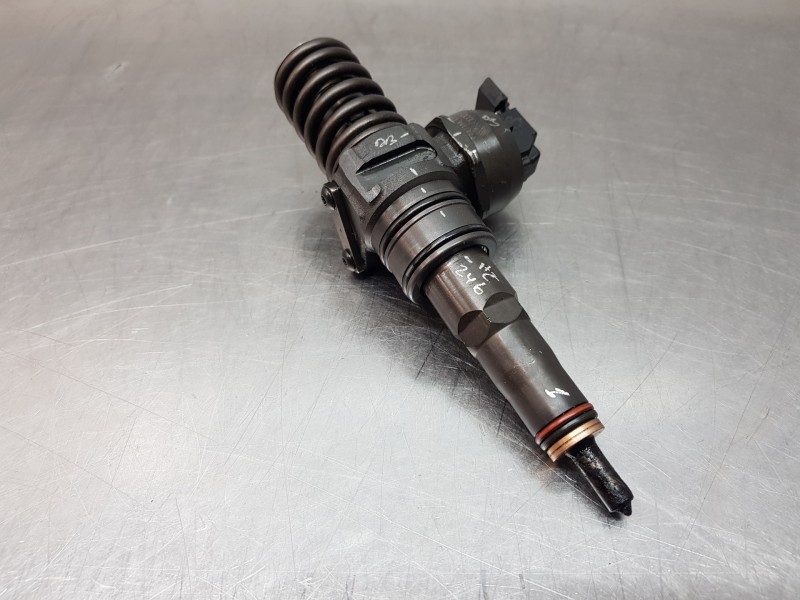 Recambio de inyector para seat leon (1m1) signa referencia OEM IAM 038130073AG 0414720215 