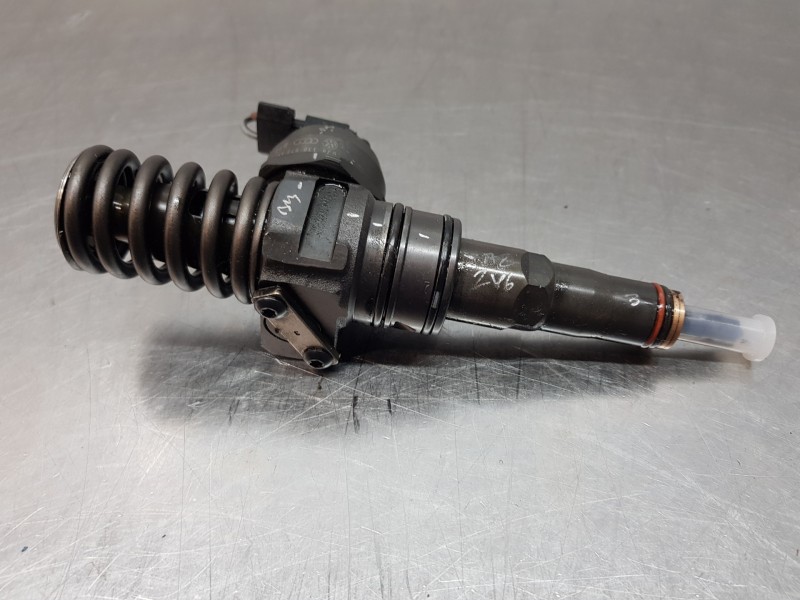 Recambio de inyector para seat leon (1m1) signa referencia OEM IAM 038130073AG 0414720215 