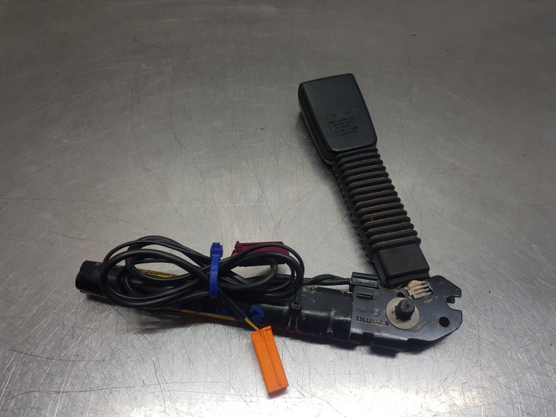 Recambio de pretensor airbag izquierdo para ford focus lim. (cb4) trend referencia OEM IAM 1717037 4M51A61209AH 4M51A61209DA