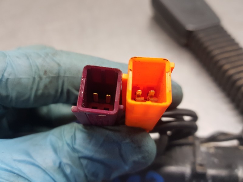 Recambio de pretensor airbag izquierdo para ford focus lim. (cb4) trend referencia OEM IAM 1717037 4M51A61209AH 4M51A61209DA