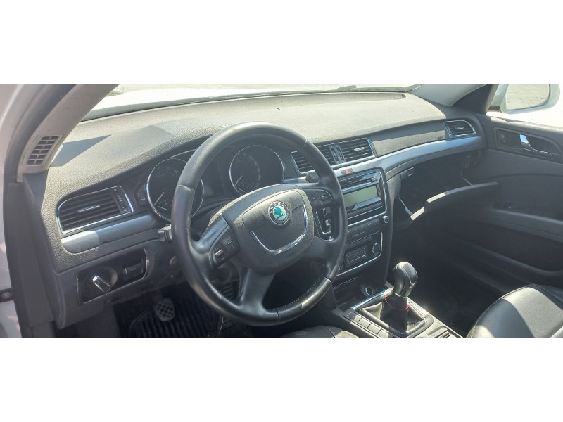 skoda superb combi (3t5) del año 2013