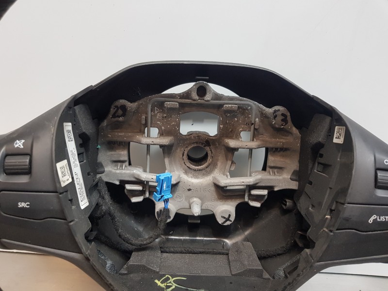 Recambio de volante para peugeot 208 active referencia OEM IAM 96739515ZD  