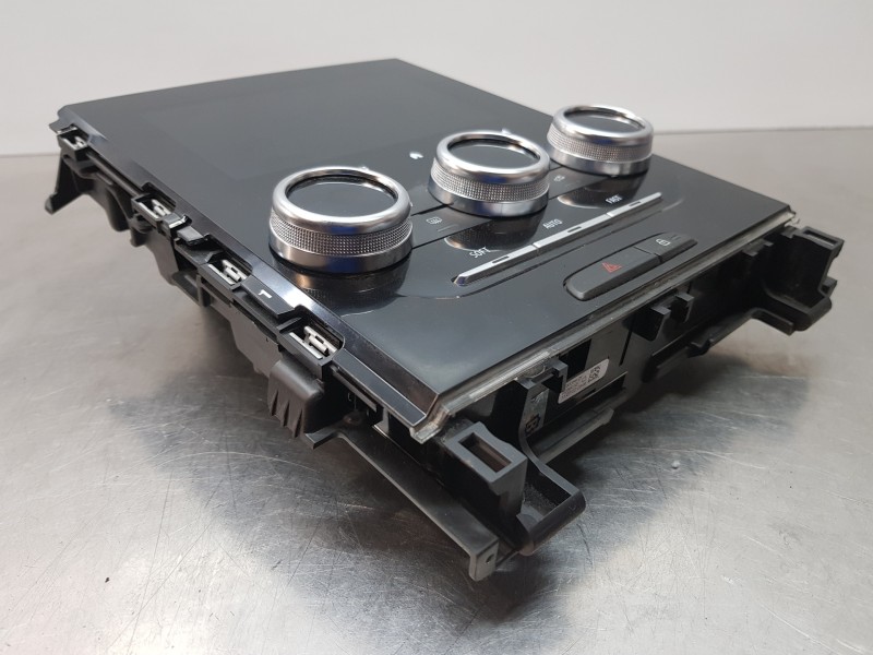 Recambio de pantalla multifuncion para renault megane iv berlina 5p equilibre referencia OEM IAM 280902091R  