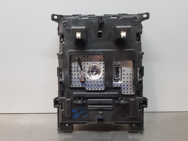 Recambio de pantalla multifuncion para renault megane iv berlina 5p equilibre referencia OEM IAM 280902091R  