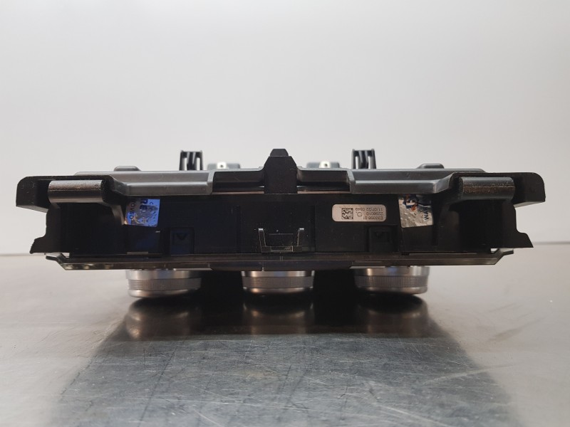 Recambio de pantalla multifuncion para renault megane iv berlina 5p equilibre referencia OEM IAM 280902091R  