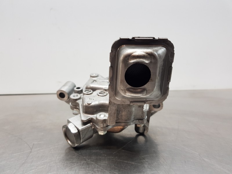 Recambio de bomba aceite para toyota corolla touring sports (e21) hybrid active referencia OEM IAM 151000T160  