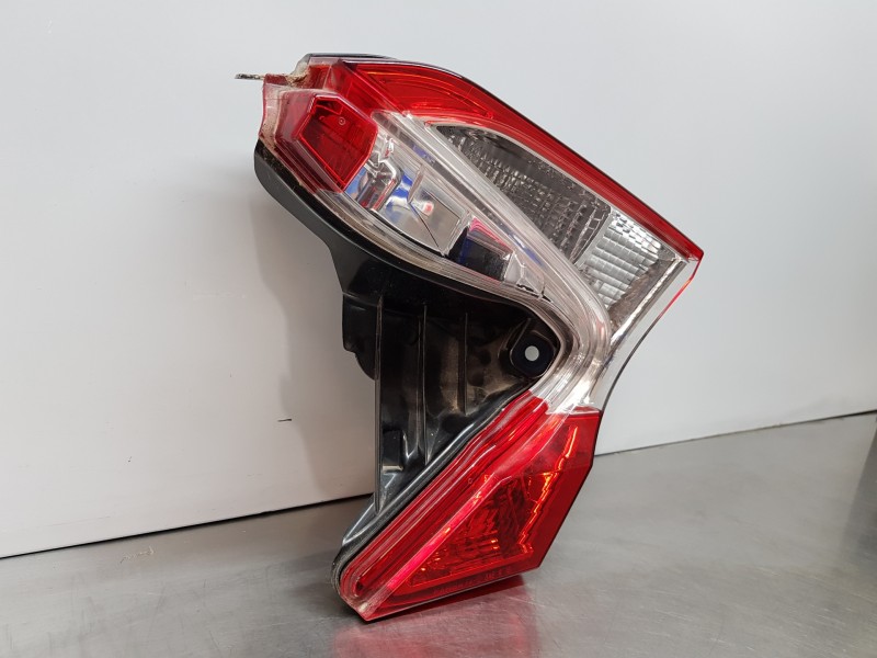 Recambio de piloto trasero derecho interior para toyota c-hr hybrid referencia OEM IAM 81581F4011 81580F4010  Recambio de piloto trasero derecho interior para toyota c-hr hybrid referencia OEM IAM 81581F4011 81580F4010