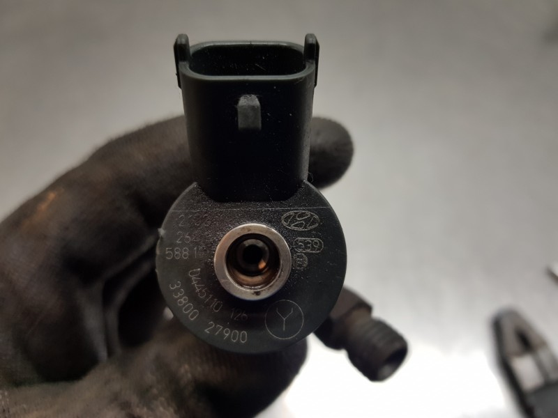Recambio de inyector para hyundai tucson (jm) gl referencia OEM IAM 3380027900 0445110126 