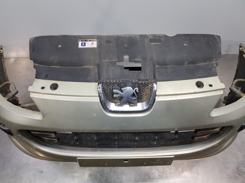 Recambio de paragolpes delantero para peugeot 407 confort referencia OEM IAM 7401RC  