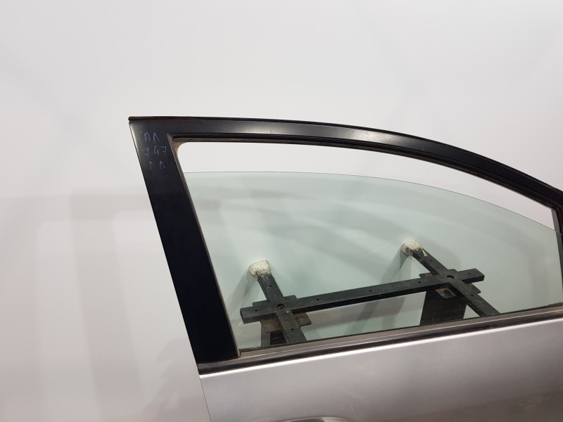 Recambio de puerta delantera derecha para toyota verso active referencia OEM IAM 670010F020  