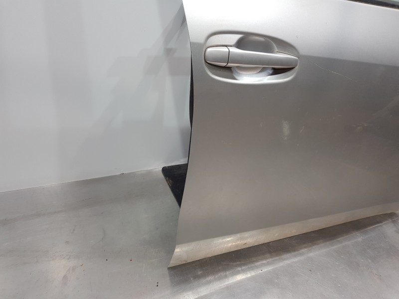 Recambio de puerta delantera derecha para toyota verso active referencia OEM IAM 670010F020  