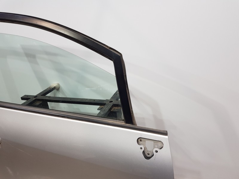 Recambio de puerta delantera derecha para toyota verso active referencia OEM IAM 670010F020  