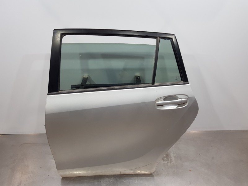 Recambio de puerta trasera izquierda para toyota verso active referencia OEM IAM 670040F020  