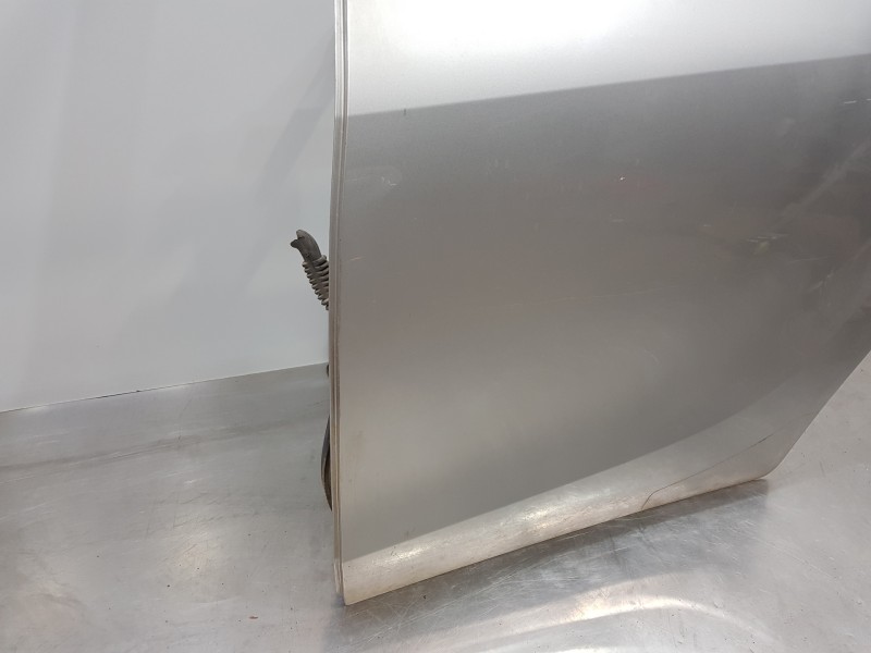 Recambio de puerta trasera izquierda para toyota verso active referencia OEM IAM 670040F020  