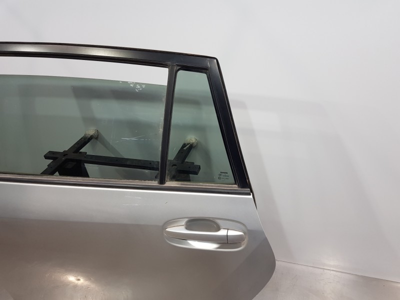 Recambio de puerta trasera izquierda para toyota verso active referencia OEM IAM 670040F020  