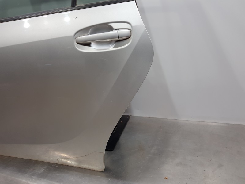 Recambio de puerta trasera izquierda para toyota verso active referencia OEM IAM 670040F020  