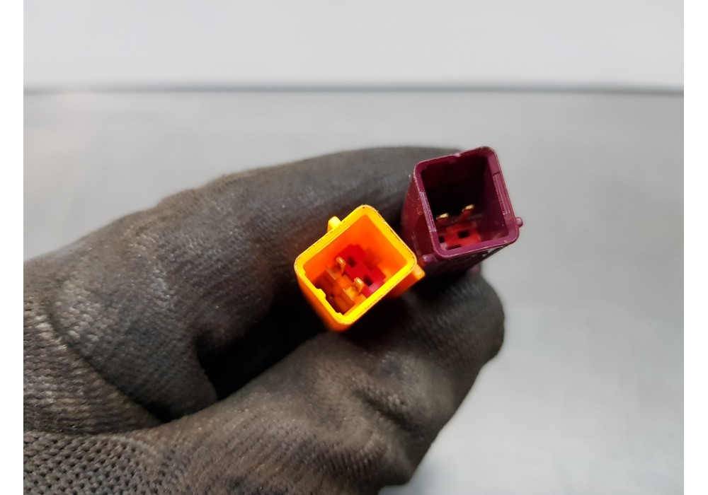 Recambio de pretensor airbag izquierdo para ford focus berlina (cap) trend referencia OEM IAM 1717037 4M51A61209AG 4M51A61209DA