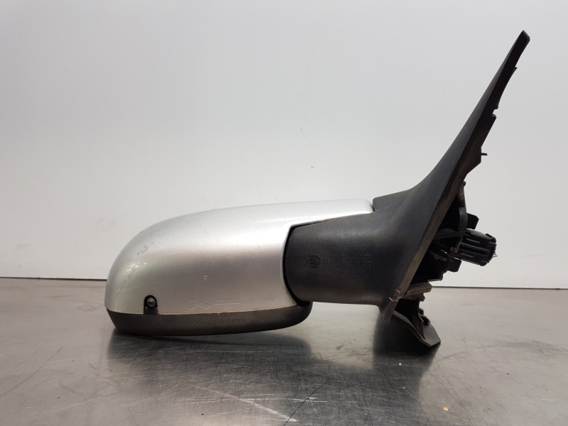 Recambio de retrovisor derecho para renault scenic ii authentique referencia OEM IAM 7701068385  