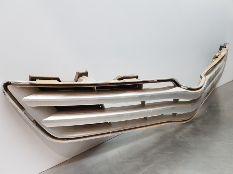 Recambio de rejilla delantera para toyota verso active referencia OEM IAM 531110F903 531110F070  Recambio de rejilla delantera para toyota verso active referencia OEM IAM 531110F903 531110F070