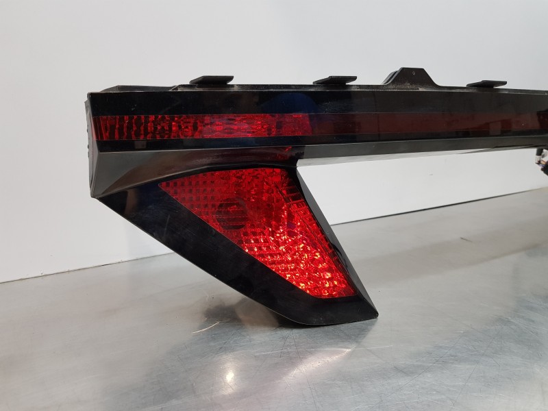 Recambio de piloto trasero central para hyundai tucson hybrid referencia OEM IAM 92403N7020  