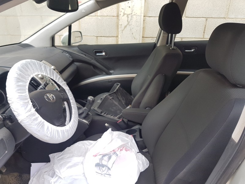 toyota corolla verso (r1) del año 2004