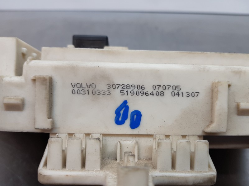 Recambio de caja reles / fusibles para volvo s40 berlina summum referencia OEM IAM 30728906   Recambio de caja reles / fusibles para volvo s40 berlina summum referencia OEM IAM 30728906