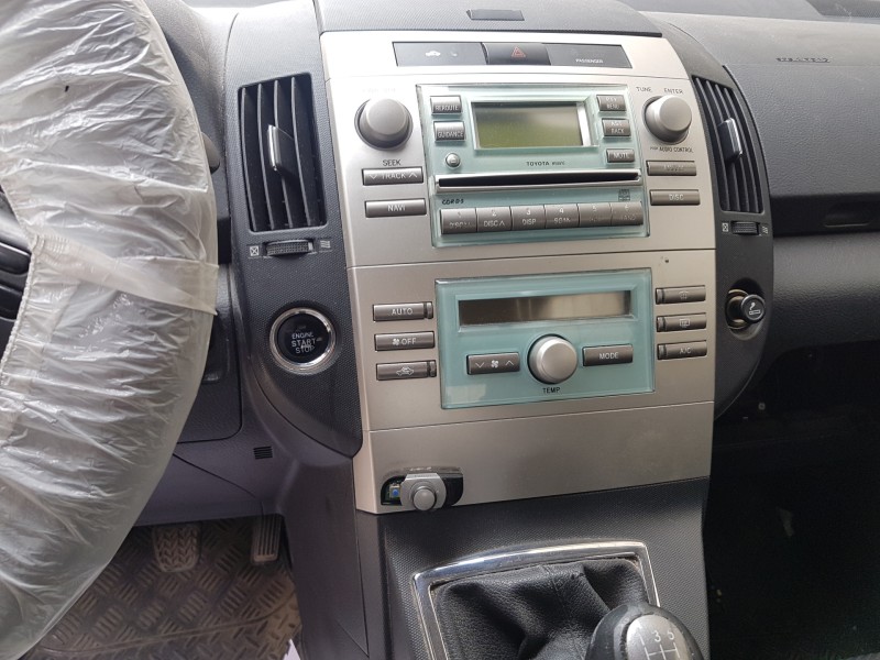 toyota corolla verso (r1) del año 2004