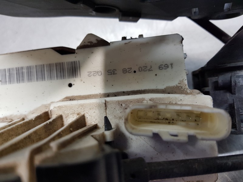 Recambio de cerradura puerta delantera derecha para mercedes clase b (w245) standard referencia OEM IAM A1697204435 1697202835 