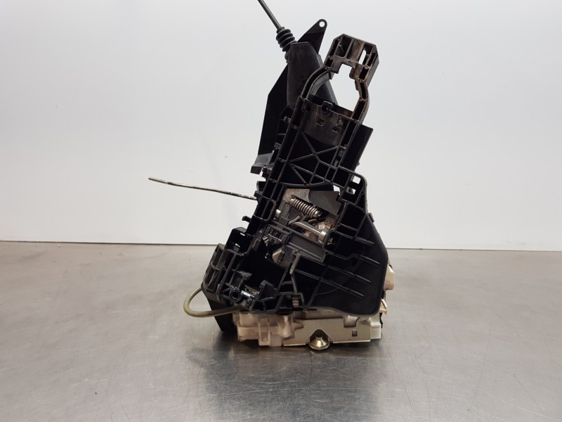 Recambio de cerradura puerta trasera derecha para mercedes clase b (w245) standard referencia OEM IAM A1697301635 1697302235  Recambio de cerradura puerta trasera derecha para mercedes clase b (w245) standard referencia OEM IAM A1697301635 1697302235