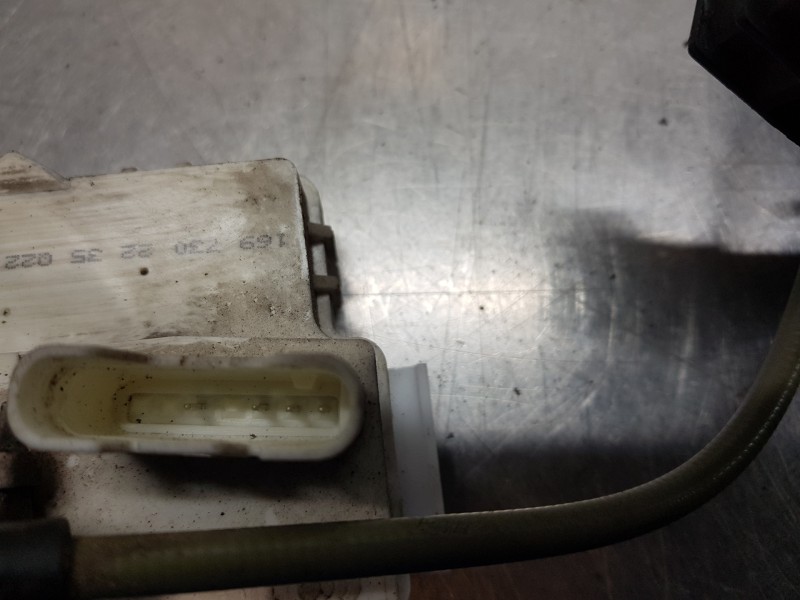 Recambio de cerradura puerta trasera derecha para mercedes clase b (w245) standard referencia OEM IAM A1697301635 1697302235 