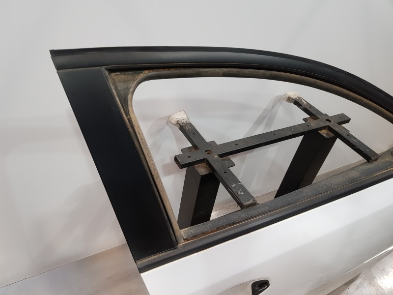 Recambio de puerta delantera derecha para kia ceed drive referencia OEM IAM 76004J7000  