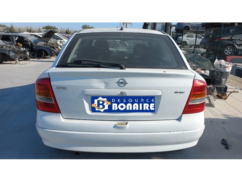 opel astra g berlina del año 2000