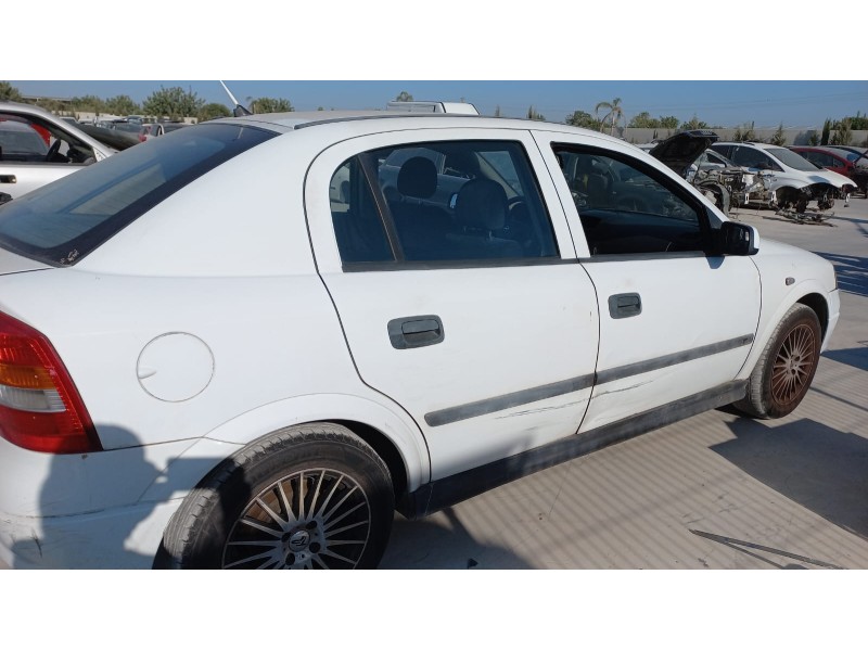 opel astra g berlina del año 2000