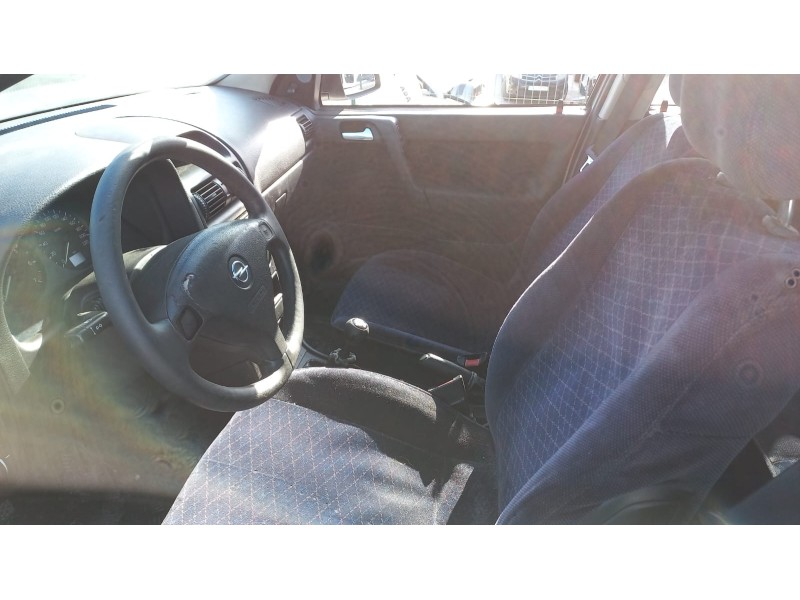 opel astra g berlina del año 2000